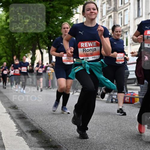 14.06.2026 - REWE Women's Run J. Mangold http://msf.ph/oto/9759898 14.06.2026 11:02:32 Ziel 5243, 5247, 5373, 5482, 5503, 5528, 5529, 5530, 5567, 5572, 5650, 5688, 5814, 5991, 6006 meine-sportfotos.de