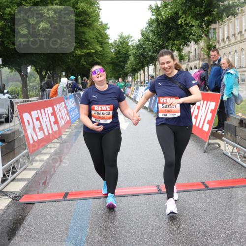 14.06.2026 - REWE Women's Run Strokosch-Dieckow http://msf.ph/oto/9759946 14.06.2026 11:17:08 Ziel 5163, 5495, 5628, 6004 meine-sportfotos.de