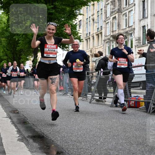 14.06.2026 - REWE Women's Run J. Mangold http://msf.ph/oto/9759950 14.06.2026 11:02:42 Ziel 5077, 5161, 5247, 5285, 5512, 5525, 5578, 5657, 5688, 5742, 5798, 5838 meine-sportfotos.de