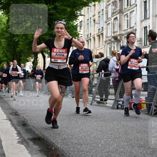14.06.2026 - REWE Women's Run J. Mangold http://msf.ph/oto/9759952 14.06.2026 11:02:42 Ziel 5077, 5161, 5247, 5285, 5512, 5525, 5578, 5657, 5688, 5742, 5798, 5838 meine-sportfotos.de