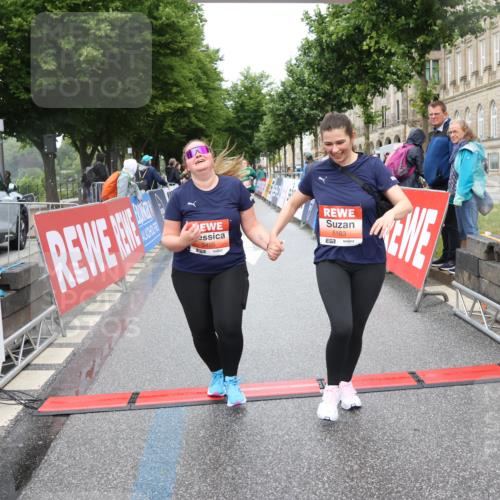 14.06.2026 - REWE Women's Run Strokosch-Dieckow http://msf.ph/oto/9759957 14.06.2026 11:17:08 Ziel 5163, 5495, 5628, 6004 meine-sportfotos.de