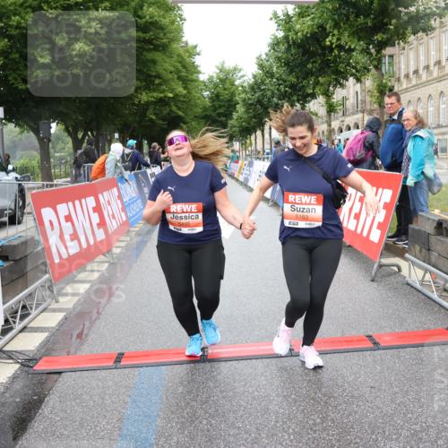 14.06.2026 - REWE Women's Run Strokosch-Dieckow http://msf.ph/oto/9759967 14.06.2026 11:17:08 Ziel 5163, 5495, 5628, 6004 meine-sportfotos.de