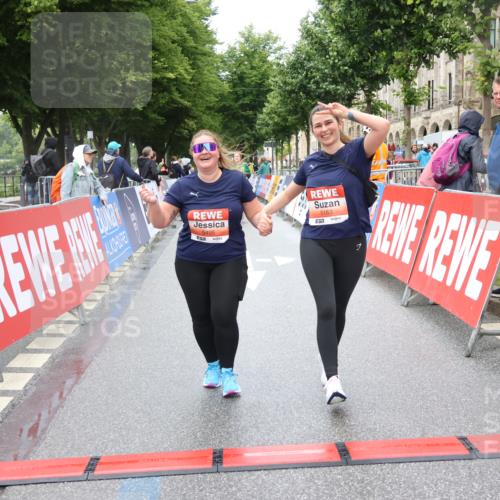 14.06.2026 - REWE Women's Run Strokosch-Dieckow http://msf.ph/oto/9760003 14.06.2026 11:17:07 Ziel 5163, 5495, 5628, 6004 meine-sportfotos.de