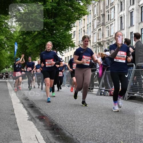 14.06.2026 - REWE Women's Run J. Mangold http://msf.ph/oto/9760007 14.06.2026 11:02:50 Ziel 5038, 5039, 5058, 5285, 5331, 5358, 5449, 5525, 5557, 5578, 5657, 5742, 5750, 5751, 5783, 5784, 5795, 5813, 5867, 5890, 5891 meine-sportfotos.de