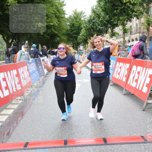 14.06.2026 - REWE Women's Run Strokosch-Dieckow http://msf.ph/oto/9760020 14.06.2026 11:17:07 Ziel 5163, 5495, 5628, 6004 meine-sportfotos.de