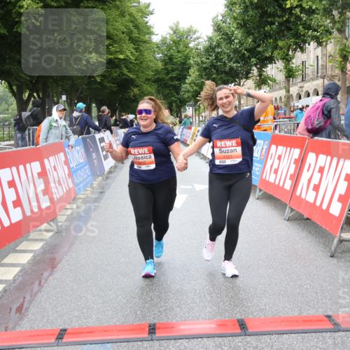 14.06.2026 - REWE Women's Run Strokosch-Dieckow http://msf.ph/oto/9760026 14.06.2026 11:17:07 Ziel 5163, 5495, 5628, 6004 meine-sportfotos.de