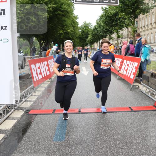 14.06.2026 - REWE Women's Run Strokosch-Dieckow http://msf.ph/oto/9760055 14.06.2026 11:17:00 Ziel 5506, 5628, 5706, 6004 meine-sportfotos.de