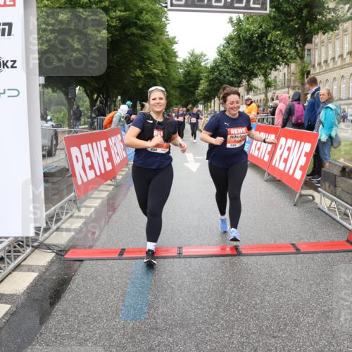 14.06.2026 - REWE Women's Run Strokosch-Dieckow http://msf.ph/oto/9760072 14.06.2026 11:17:00 Ziel 5506, 5628, 5706, 6004 meine-sportfotos.de