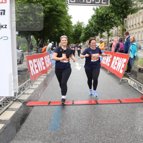 14.06.2026 - REWE Women's Run Strokosch-Dieckow http://msf.ph/oto/9760082 14.06.2026 11:17:00 Ziel 5506, 5628, 5706, 6004 meine-sportfotos.de