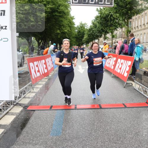 14.06.2026 - REWE Women's Run Strokosch-Dieckow http://msf.ph/oto/9760090 14.06.2026 11:17:00 Ziel 5506, 5628, 5706, 6004 meine-sportfotos.de