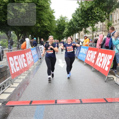 14.06.2026 - REWE Women's Run Strokosch-Dieckow http://msf.ph/oto/9760117 14.06.2026 11:16:59 Ziel 5506, 5628, 5706, 6004 meine-sportfotos.de