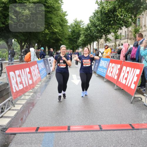 14.06.2026 - REWE Women's Run Strokosch-Dieckow http://msf.ph/oto/9760125 14.06.2026 11:16:59 Ziel 5506, 5628, 5706, 6004 meine-sportfotos.de