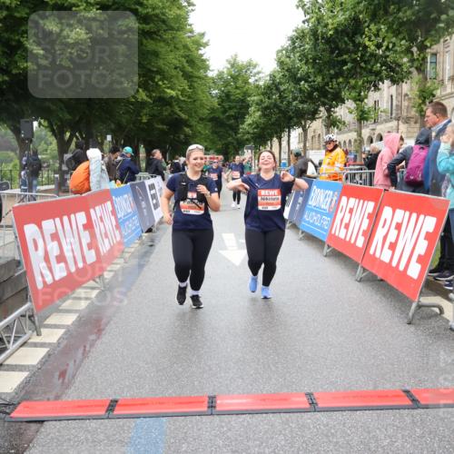 14.06.2026 - REWE Women's Run Strokosch-Dieckow http://msf.ph/oto/9760134 14.06.2026 11:16:59 Ziel 5506, 5628, 5706, 6004 meine-sportfotos.de