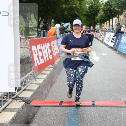 14.06.2026 - REWE Women's Run Strokosch-Dieckow http://msf.ph/oto/9760140 14.06.2026 11:16:54 Ziel 5269, 5506, 5636, 5706 meine-sportfotos.de
