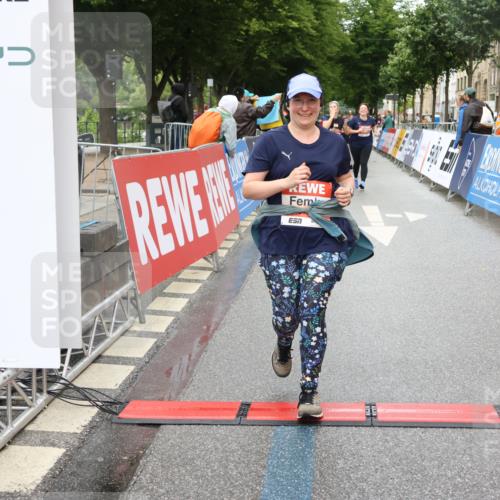 14.06.2026 - REWE Women's Run Strokosch-Dieckow http://msf.ph/oto/9760148 14.06.2026 11:16:54 Ziel 5269, 5506, 5636, 5706 meine-sportfotos.de