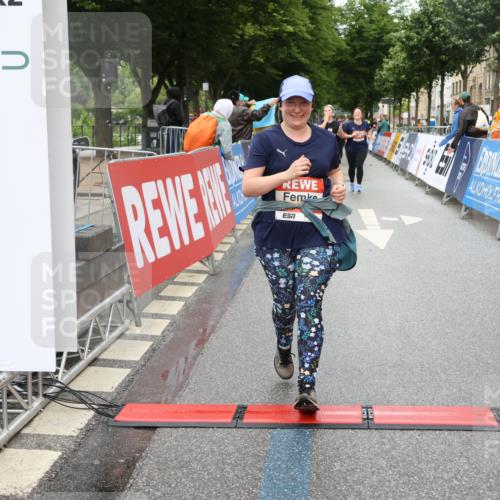 14.06.2026 - REWE Women's Run Strokosch-Dieckow http://msf.ph/oto/9760156 14.06.2026 11:16:54 Ziel 5269, 5506, 5636, 5706 meine-sportfotos.de