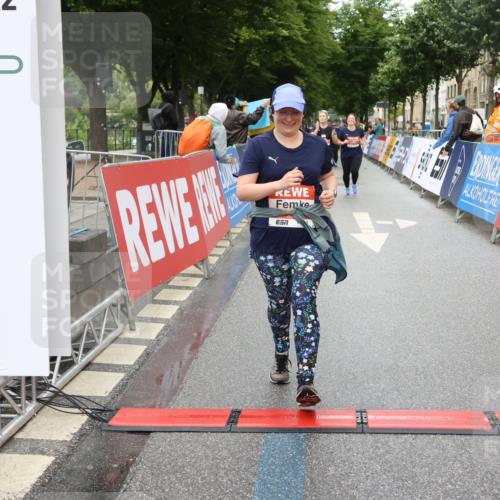 14.06.2026 - REWE Women's Run Strokosch-Dieckow http://msf.ph/oto/9760165 14.06.2026 11:16:54 Ziel 5269, 5506, 5636, 5706 meine-sportfotos.de