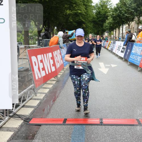 14.06.2026 - REWE Women's Run Strokosch-Dieckow http://msf.ph/oto/9760172 14.06.2026 11:16:54 Ziel 5269, 5506, 5636, 5706 meine-sportfotos.de