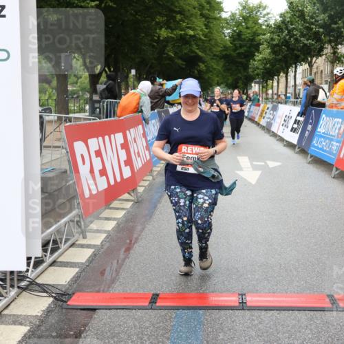 14.06.2026 - REWE Women's Run Strokosch-Dieckow http://msf.ph/oto/9760179 14.06.2026 11:16:54 Ziel 5269, 5506, 5636, 5706 meine-sportfotos.de