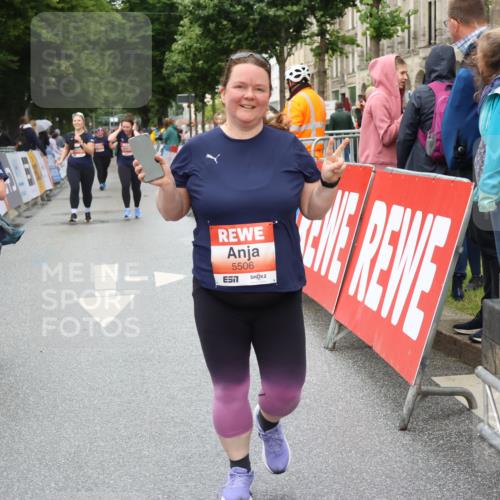 14.06.2026 - REWE Women's Run Strokosch-Dieckow http://msf.ph/oto/9760186 14.06.2026 11:16:52 Ziel 5269, 5506, 5636, 5706 meine-sportfotos.de