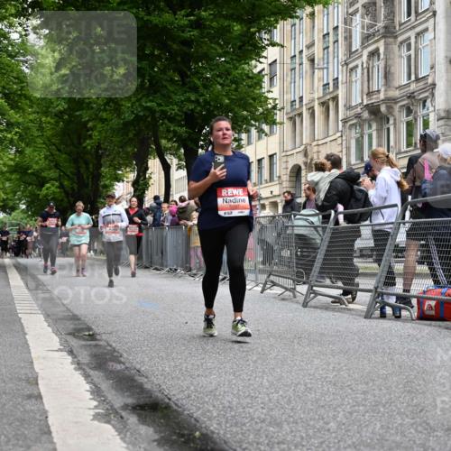 14.06.2026 - REWE Women's Run J. Mangold http://msf.ph/oto/9760189 14.06.2026 11:03:22 Ziel 5137, 5297, 5660, 5823 meine-sportfotos.de