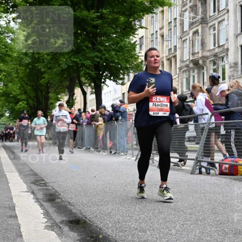 14.06.2026 - REWE Women's Run J. Mangold http://msf.ph/oto/9760197 14.06.2026 11:03:22 Ziel 5137, 5297, 5660, 5823 meine-sportfotos.de