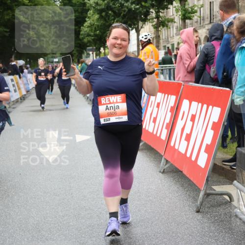 14.06.2026 - REWE Women's Run Strokosch-Dieckow http://msf.ph/oto/9760209 14.06.2026 11:16:52 Ziel 5269, 5506, 5636, 5706 meine-sportfotos.de