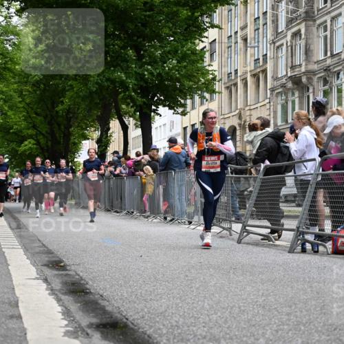 14.06.2026 - REWE Women's Run J. Mangold http://msf.ph/oto/9760257 14.06.2026 11:03:34 Ziel 5195, 5204, 5951 meine-sportfotos.de
