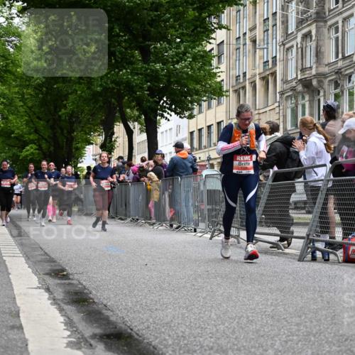 14.06.2026 - REWE Women's Run J. Mangold http://msf.ph/oto/9760261 14.06.2026 11:03:35 Ziel 5195, 5204, 5951 meine-sportfotos.de