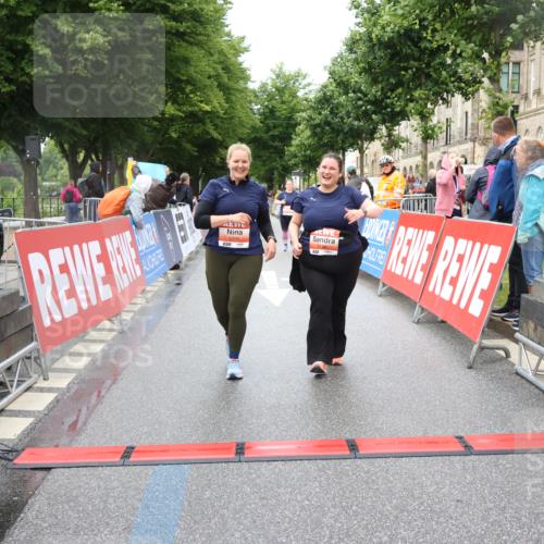 14.06.2026 - REWE Women's Run Strokosch-Dieckow http://msf.ph/oto/9760282 14.06.2026 11:16:45 Ziel 5269, 5636 meine-sportfotos.de