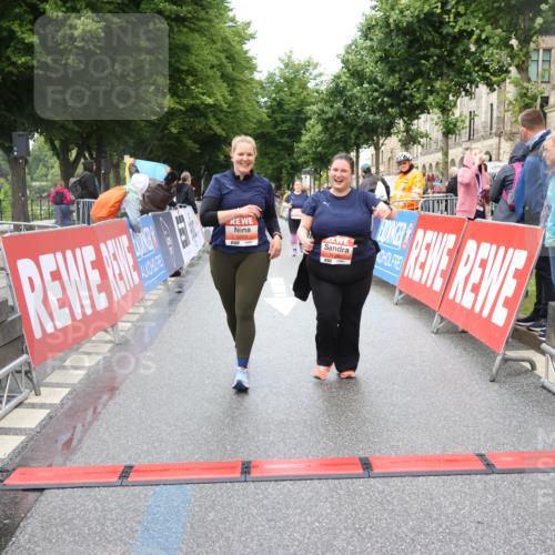 14.06.2026 - REWE Women's Run Strokosch-Dieckow http://msf.ph/oto/9760291 14.06.2026 11:16:45 Ziel 5269, 5636 meine-sportfotos.de
