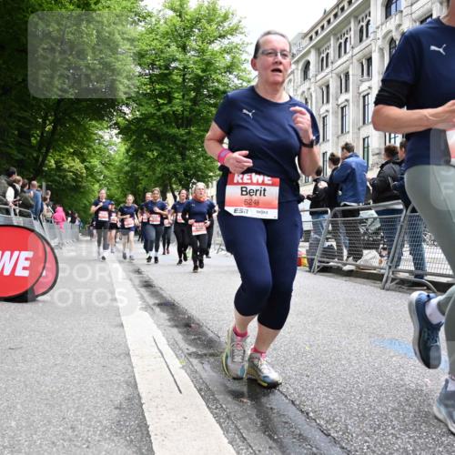 14.06.2026 - REWE Women's Run J. Mangold http://msf.ph/oto/9760399 14.06.2026 11:04:05 Ziel 5044, 5045, 5203, 5212, 5249, 5282, 5289, 5290, 5294, 5344, 5346, 5349, 5350, 5392, 5417, 5471, 5619, 5760, 5826, 5863, 5984, 5989, 6050 meine-sportfotos.de