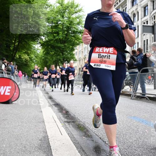14.06.2026 - REWE Women's Run J. Mangold http://msf.ph/oto/9760401 14.06.2026 11:04:05 Ziel 5044, 5045, 5203, 5212, 5249, 5282, 5289, 5290, 5294, 5344, 5346, 5349, 5350, 5392, 5417, 5471, 5619, 5760, 5826, 5863, 5984, 5989, 6050 meine-sportfotos.de
