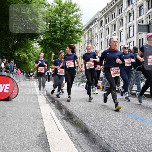 14.06.2026 - REWE Women's Run J. Mangold http://msf.ph/oto/9760411 14.06.2026 11:04:07 Ziel 5044, 5045, 5183, 5203, 5212, 5249, 5282, 5289, 5290, 5294, 5346, 5349, 5350, 5392, 5417, 5471, 5619, 5633, 5760, 5826, 5863, 5889, 5984, 6050 meine-sportfotos.de