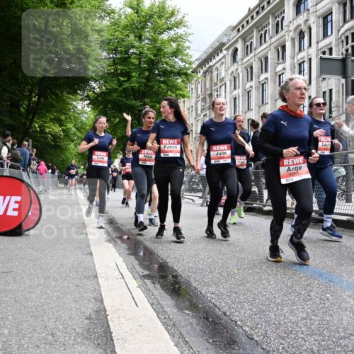 14.06.2026 - REWE Women's Run J. Mangold http://msf.ph/oto/9760413 14.06.2026 11:04:07 Ziel 5044, 5045, 5183, 5203, 5212, 5249, 5282, 5289, 5290, 5294, 5346, 5349, 5350, 5392, 5417, 5471, 5619, 5633, 5760, 5826, 5863, 5889, 5984, 6050 meine-sportfotos.de