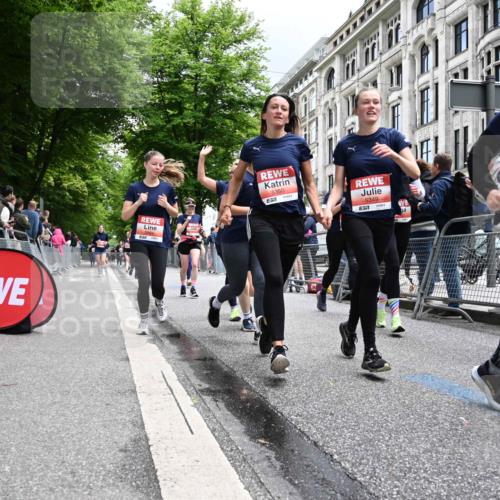 14.06.2026 - REWE Women's Run J. Mangold http://msf.ph/oto/9760417 14.06.2026 11:04:08 Ziel 5044, 5045, 5183, 5203, 5212, 5249, 5282, 5289, 5290, 5294, 5346, 5349, 5350, 5392, 5417, 5471, 5619, 5633, 5760, 5826, 5863, 5889, 5984 meine-sportfotos.de