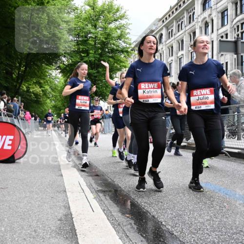 14.06.2026 - REWE Women's Run J. Mangold http://msf.ph/oto/9760420 14.06.2026 11:04:08 Ziel 5044, 5045, 5183, 5203, 5212, 5249, 5282, 5289, 5290, 5294, 5346, 5349, 5350, 5392, 5417, 5471, 5619, 5633, 5760, 5826, 5863, 5889, 5984 meine-sportfotos.de