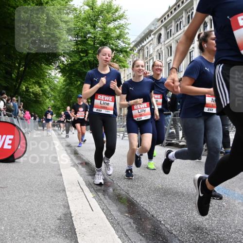 14.06.2026 - REWE Women's Run J. Mangold http://msf.ph/oto/9760423 14.06.2026 11:04:08 Ziel 5044, 5045, 5183, 5203, 5212, 5249, 5282, 5289, 5290, 5294, 5346, 5349, 5350, 5392, 5417, 5471, 5619, 5633, 5760, 5826, 5863, 5889, 5984 meine-sportfotos.de