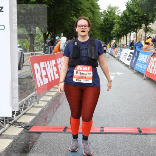 14.06.2026 - REWE Women's Run Strokosch-Dieckow http://msf.ph/oto/9760425 14.06.2026 11:16:18 Ziel 5150, 5305, 5335 meine-sportfotos.de