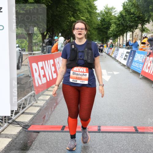 14.06.2026 - REWE Women's Run Strokosch-Dieckow http://msf.ph/oto/9760433 14.06.2026 11:16:18 Ziel 5150, 5305, 5335 meine-sportfotos.de