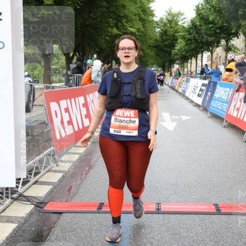 14.06.2026 - REWE Women's Run Strokosch-Dieckow http://msf.ph/oto/9760441 14.06.2026 11:16:18 Ziel 5150, 5305, 5335 meine-sportfotos.de