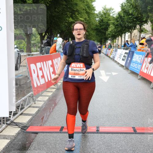 14.06.2026 - REWE Women's Run Strokosch-Dieckow http://msf.ph/oto/9760449 14.06.2026 11:16:18 Ziel 5150, 5305, 5335 meine-sportfotos.de