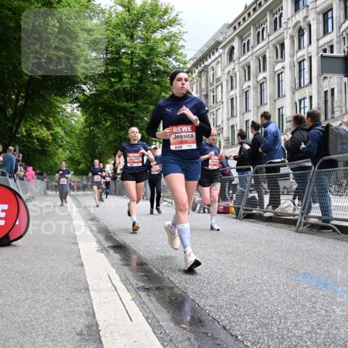 14.06.2026 - REWE Women's Run J. Mangold http://msf.ph/oto/9760463 14.06.2026 11:04:13 Ziel 5044, 5045, 5183, 5212, 5238, 5272, 5294, 5417, 5474, 5611, 5633, 5826, 5863, 5889, 5934 meine-sportfotos.de