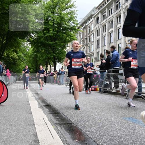 14.06.2026 - REWE Women's Run J. Mangold http://msf.ph/oto/9760469 14.06.2026 11:04:13 Ziel 5044, 5045, 5183, 5212, 5238, 5272, 5294, 5417, 5474, 5611, 5633, 5826, 5863, 5889, 5934 meine-sportfotos.de