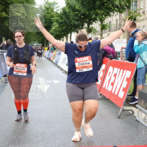 14.06.2026 - REWE Women's Run Strokosch-Dieckow http://msf.ph/oto/9760473 14.06.2026 11:16:17 Ziel 5150, 5305, 5335 meine-sportfotos.de