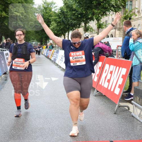 14.06.2026 - REWE Women's Run Strokosch-Dieckow http://msf.ph/oto/9760490 14.06.2026 11:16:17 Ziel 5150, 5305, 5335 meine-sportfotos.de