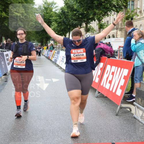 14.06.2026 - REWE Women's Run Strokosch-Dieckow http://msf.ph/oto/9760498 14.06.2026 11:16:17 Ziel 5150, 5305, 5335 meine-sportfotos.de