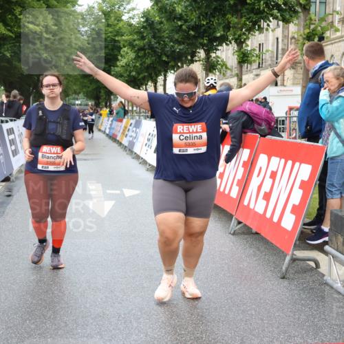 14.06.2026 - REWE Women's Run Strokosch-Dieckow http://msf.ph/oto/9760524 14.06.2026 11:16:16 Ziel 5150, 5305, 5335 meine-sportfotos.de