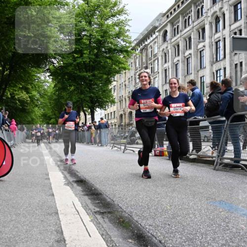 14.06.2026 - REWE Women's Run J. Mangold http://msf.ph/oto/9760531 14.06.2026 11:04:20 Ziel 5188, 5272, 5513, 5522, 5523, 5611, 5934 meine-sportfotos.de