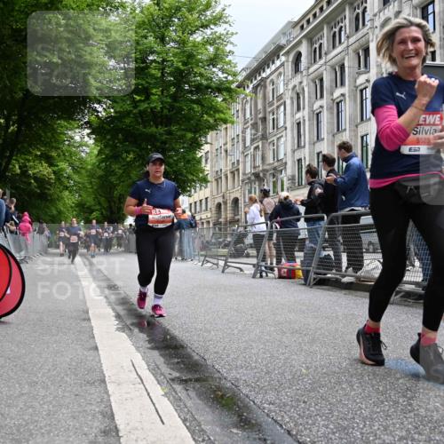 14.06.2026 - REWE Women's Run J. Mangold http://msf.ph/oto/9760539 14.06.2026 11:04:21 Ziel 5188, 5272, 5513, 5522, 5523 meine-sportfotos.de